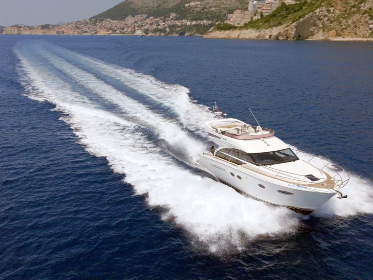 Bareboat Rental Motorboat Princess with a boat licence