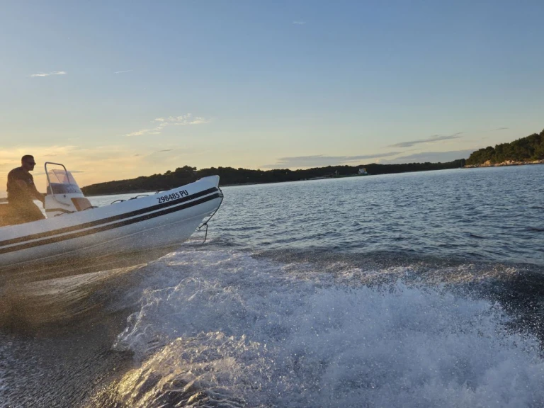 RIB rental in Pula - Tiger Proline 620