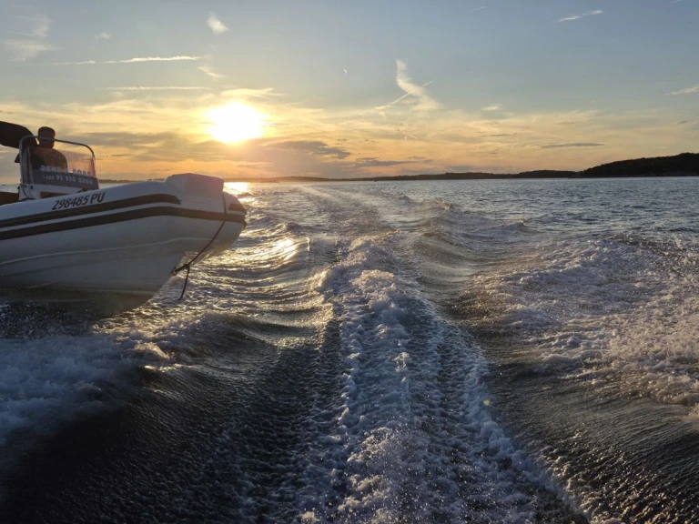 Boat rental Tiger Proline 620 in Pula on Samboat