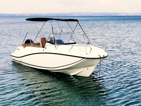 Rent a Quicksilver Activ 675 Open Marseille