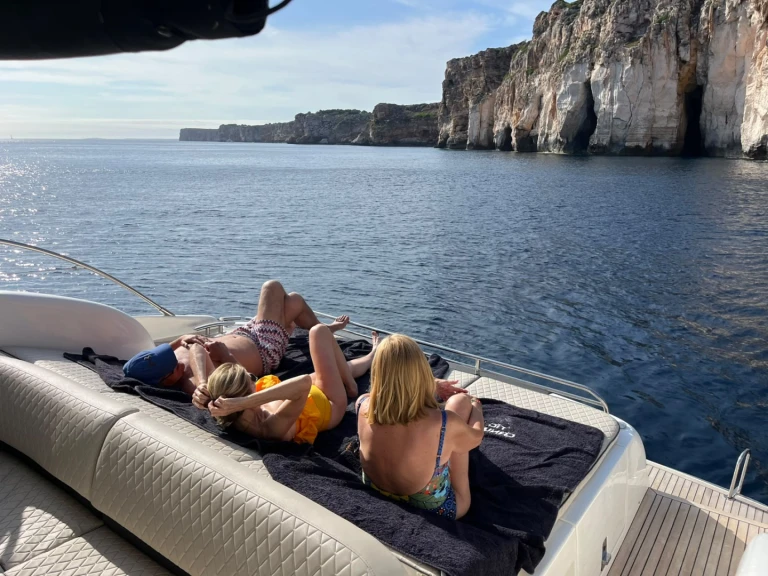 Yacht charter Mahón cheap Princess V58