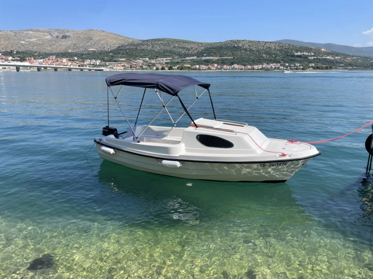 Motorboat for rent Trogir at the best price
