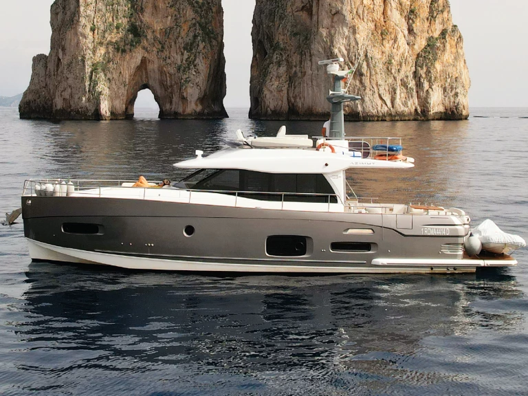 Motorboat rental in Naples - Azimut Azimut Magellano 53