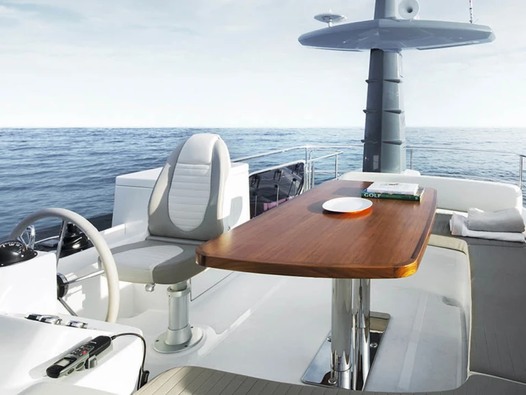 Motorboat rental with or without captain Azimut Naples