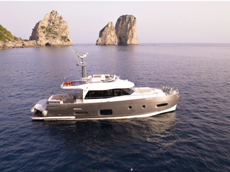 Bareboat Rental Motorboat Azimut with a boat licence