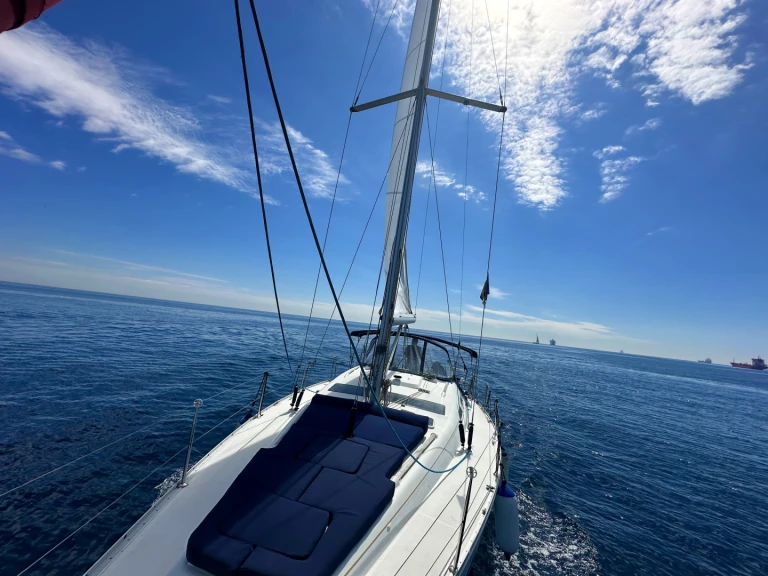 Sailboat rental in Barcelona - Bénéteau Oceanis 393 Clipper
