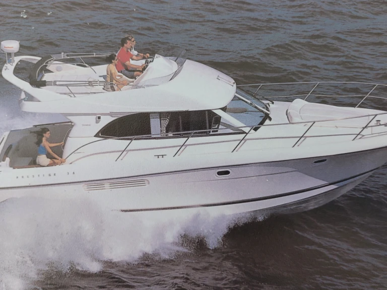 Boat rental Jeanneau Prestige 36 Fly in Vieux Port de Cannes on Samboat