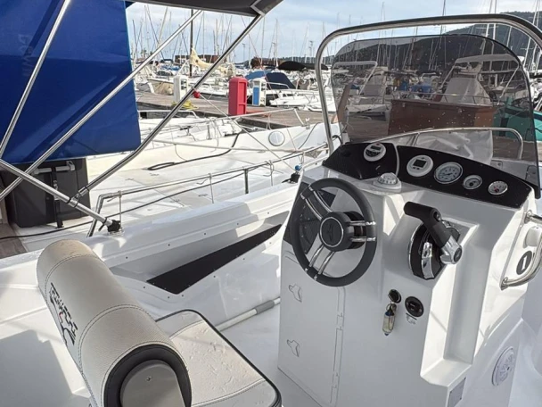 Motorboat rental with or without captain Trimarchi La Spezia