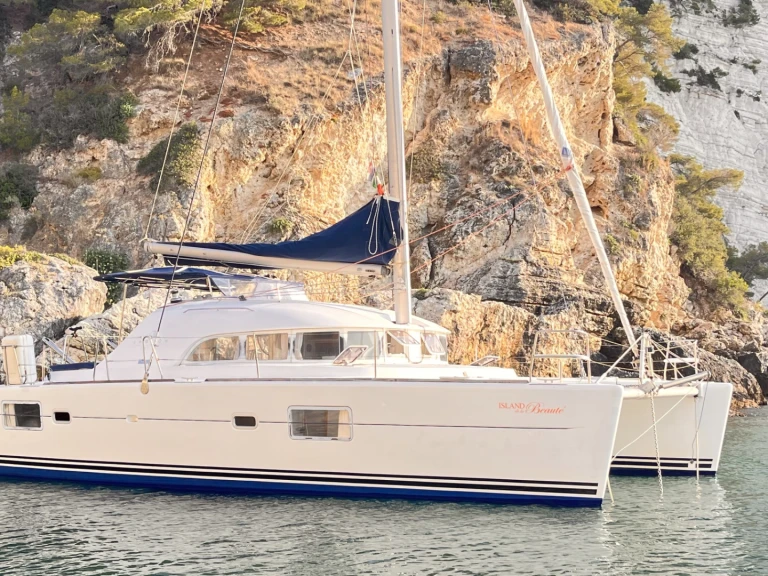Rent a Lagoon Lagoon 380 S2 Policoro