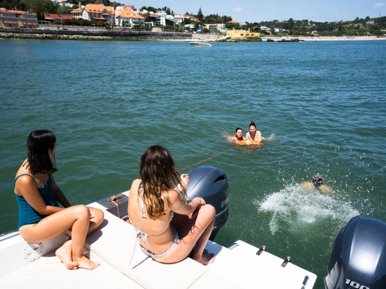 Yacht charter Lisbon cheap YAMAHA 200 hp