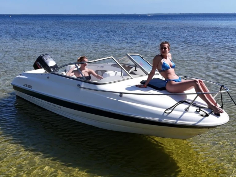 Boat rental Bayliner Bayliner 1802 Capri Cuddy in Biscarrosse on Samboat