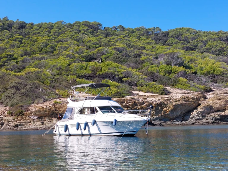 Motorboat rental with or without captain Jeanneau Vieux Port de Cannes