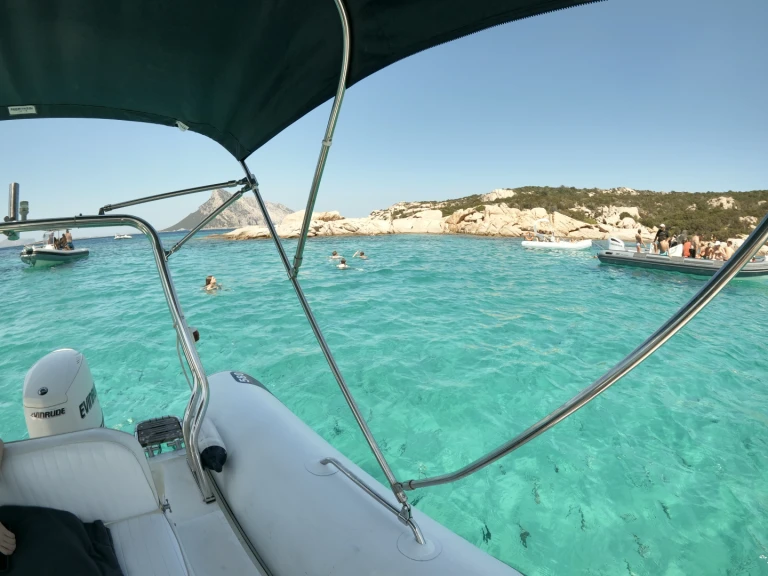 Motorboat rental in Porto San Paolo - Quicksilver Activ 595 Cruiser