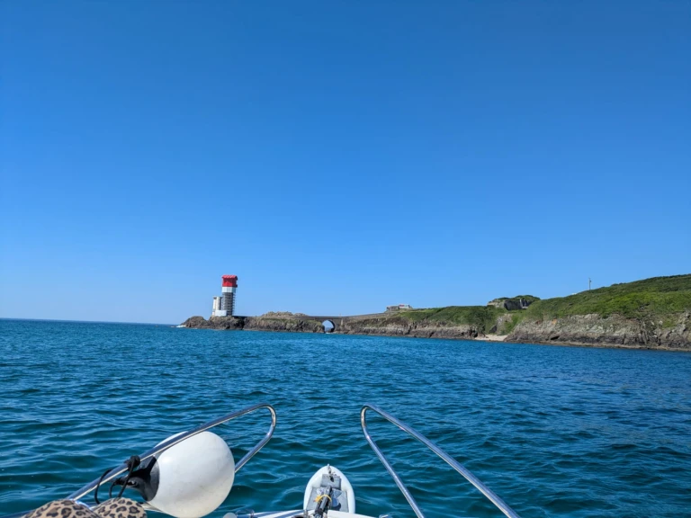 Bareboat Rental Motorboat Quicksilver with a boat licence