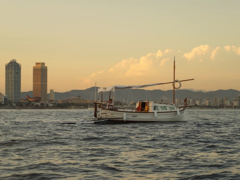 Motorboat for rent Port Olímpic of Barcelona at the best price