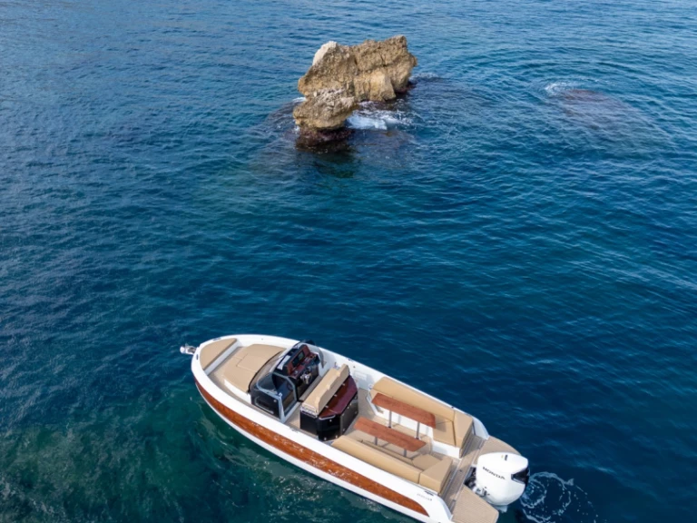 Zephyr Zephyr 900 charter bareboat or captained in  Llançà