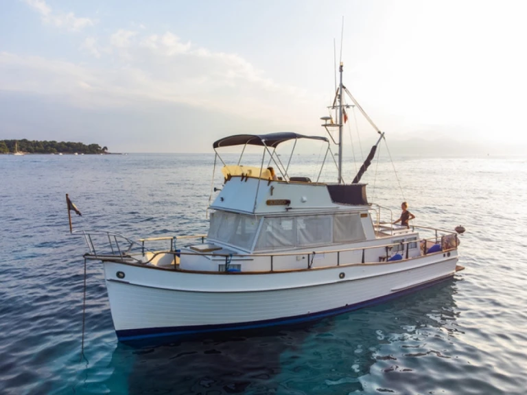 Yacht charter Cannes cheap Grand Banks 36 Classic