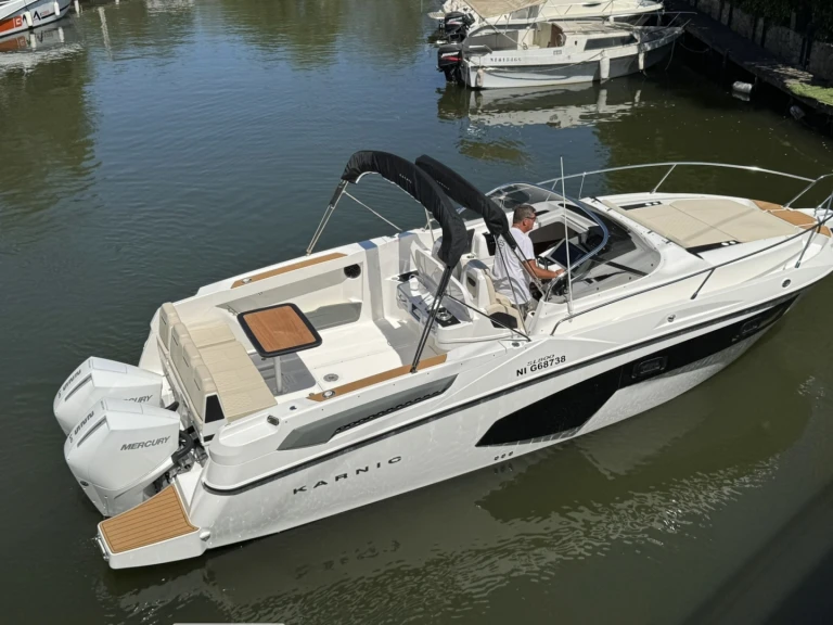 Bareboat Rental Motorboat Karnic with a boat licence