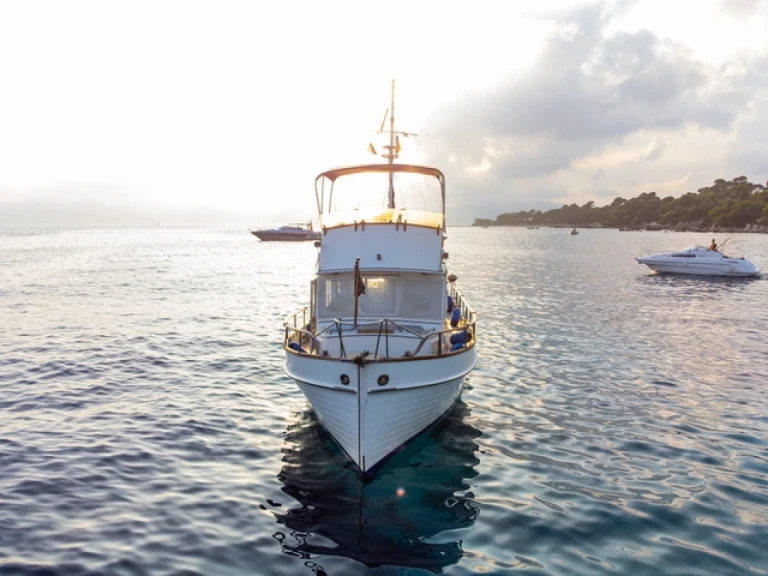 Yacht charter Cannes cheap Grand Banks 36 Classic