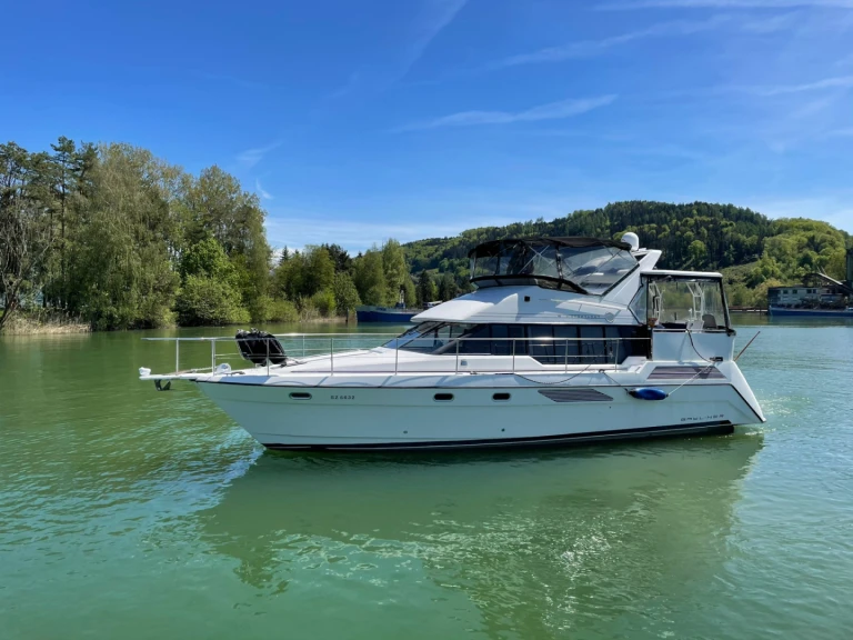 Bayliner 45 charter bareboat or captained in  Wädenswil