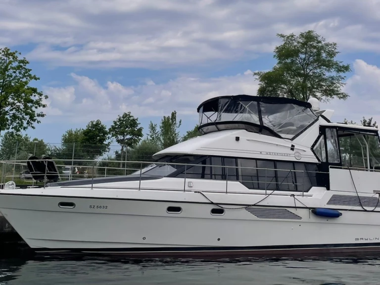 Motorboat rental in Wädenswil - Bayliner 45