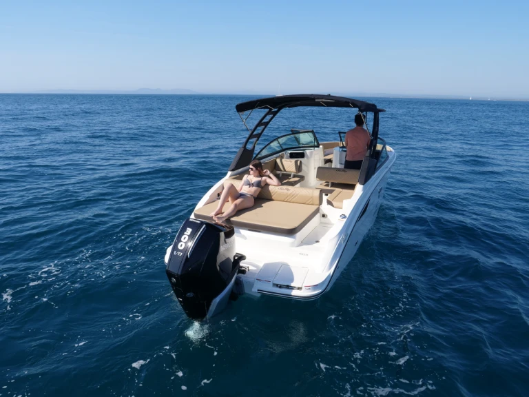 Sea Ray SDX OB in Roses on SamBoat