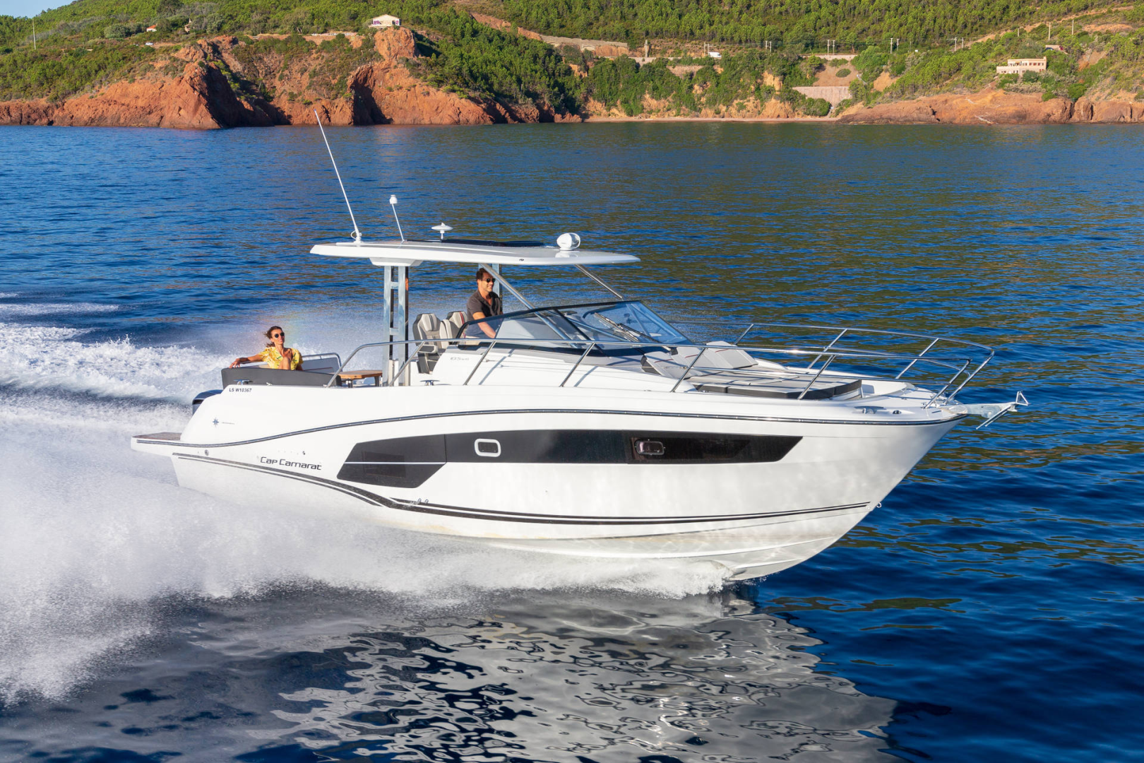 Bareboat Rental Motorboat Jeanneau with a boat licence