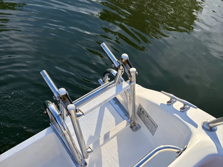 Motorboat for rent Mandelieu-la-Napoule at the best price