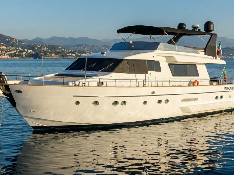 Luxury Yacht for rent Golfe-Juan at the best price