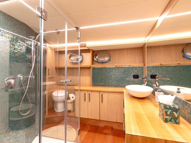 Yacht charter Golfe-Juan cheap San Lorenzo 70