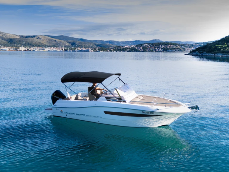 Boat rental Atlantic 690 sun cruiser in Marina Okrug Gornji on Samboat