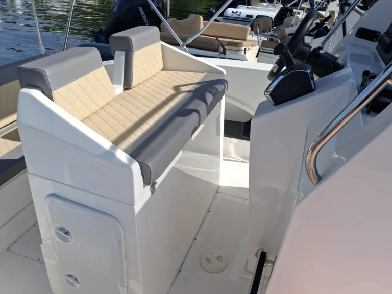 Rent a Nireus CL 620 Sanguinet