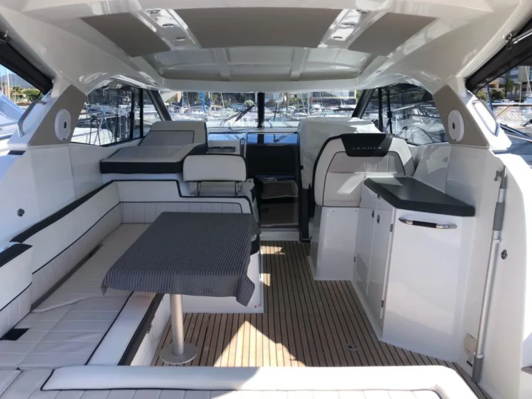 Jeanneau Leader 36 in Sainte-Maxime on SamBoat