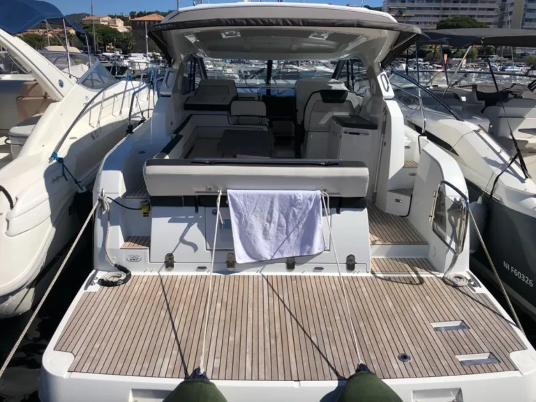 Yacht charter Sainte-Maxime cheap Leader 36
