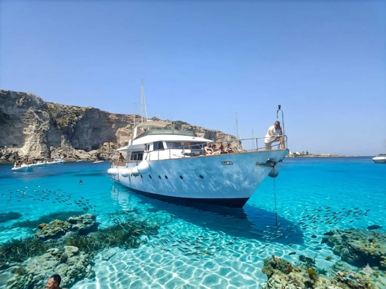 Rent a DeCesari Shalimar IV Trapani