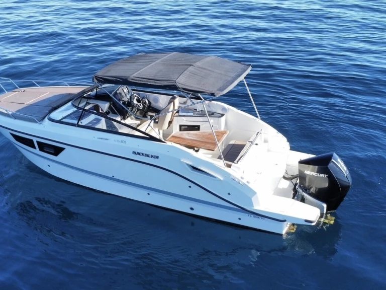 Yacht charter La Rochelle cheap Activ 805 Cruiser