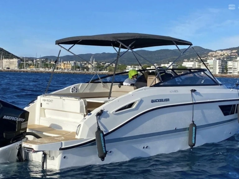 Motorboat rental in La Rochelle - Quicksilver Activ 805 Cruiser