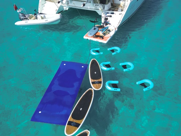 Yacht charter Staniel Cay cheap Leopard 47