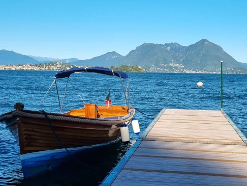 Motorboat for rent Ghiffa at the best price
