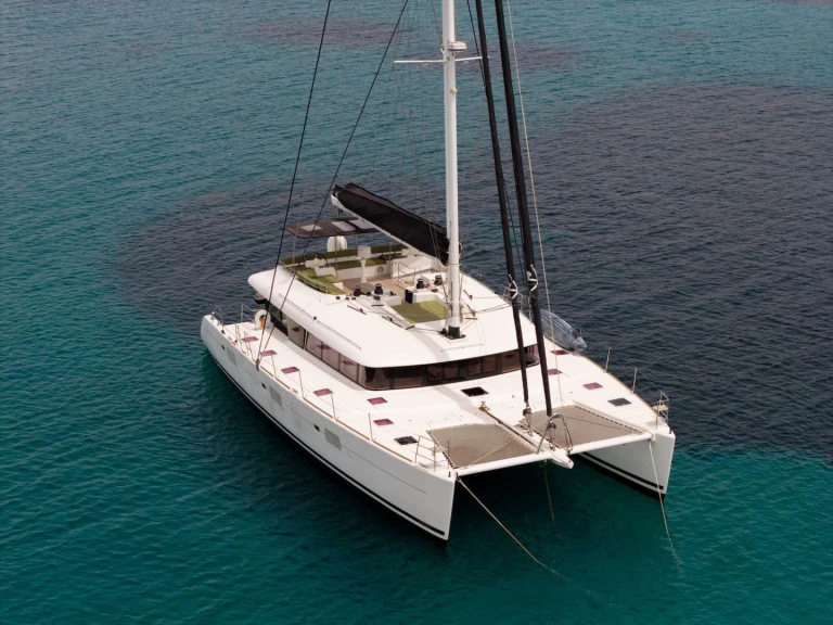 Bareboat Rental Luxury Yacht Lagoon with a boat licence
