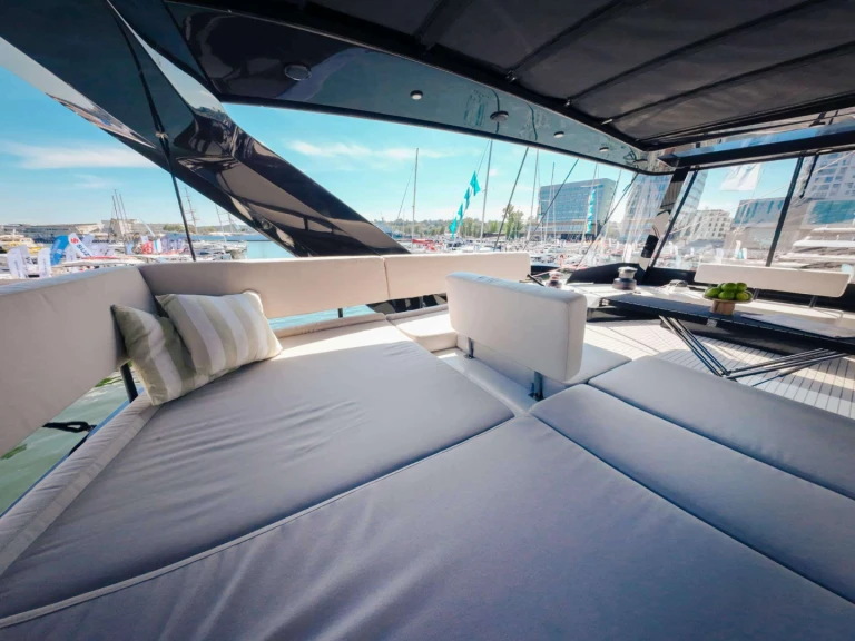 Luxury Yacht for rent Olbia at the best price