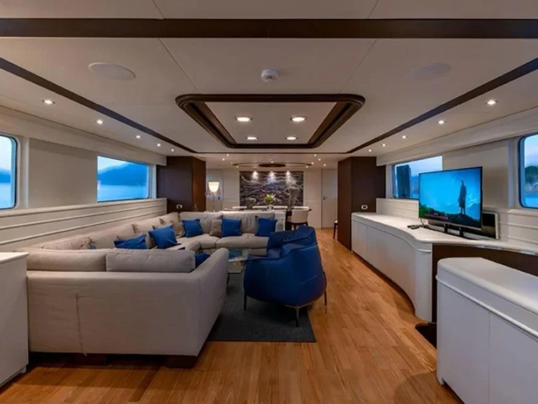  Benetti 105 in Seget Donji on SamBoat