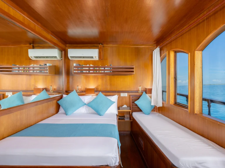 Rent a  Dhoni 6 pax Malé