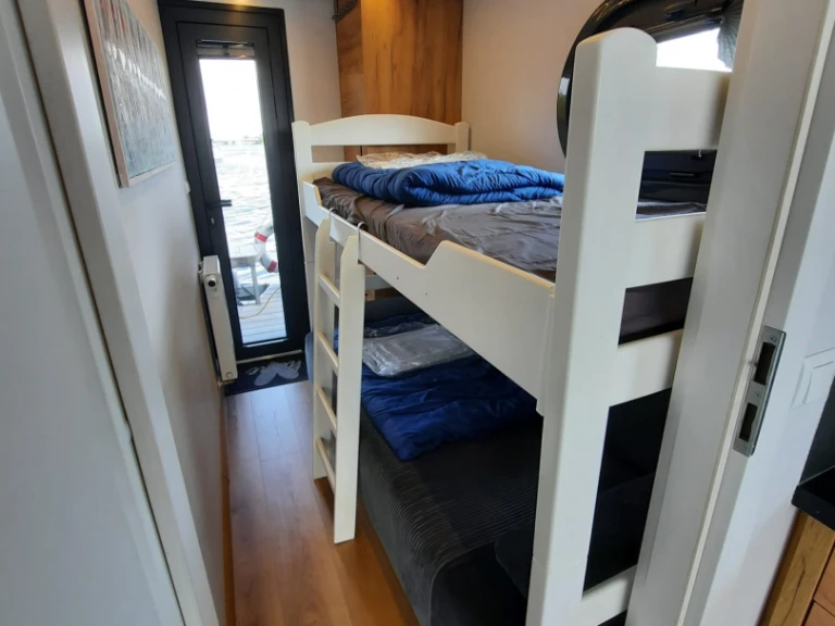 Houseboat for rent Woudsend at the best price