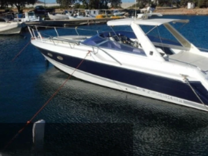 Bareboat Rental Motorboat Sunseeker with a boat licence