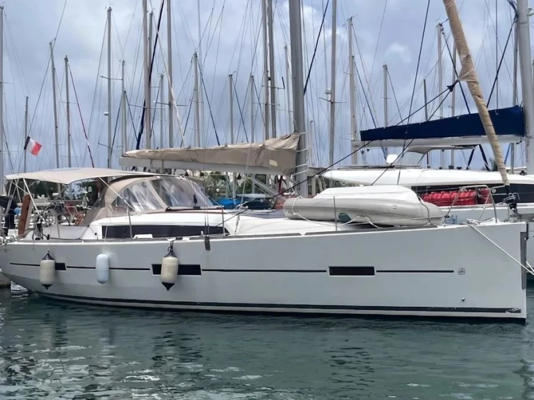 Dufour Dufour 412 Grand Large in Saint-Gilles-Croix-de-Vie on SamBoat
