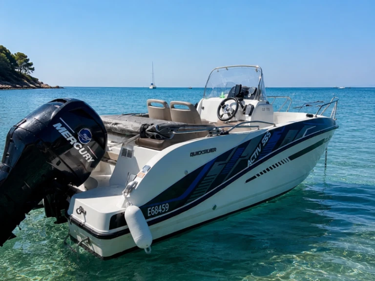 Rent a Quicksilver Activ 555 Open Edition Smart Port-Camargue