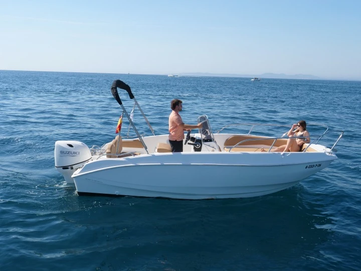 Motorboat for rent Roses at the best price