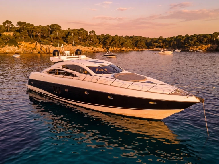 Luxury Yacht for rent Golfe-Juan at the best price