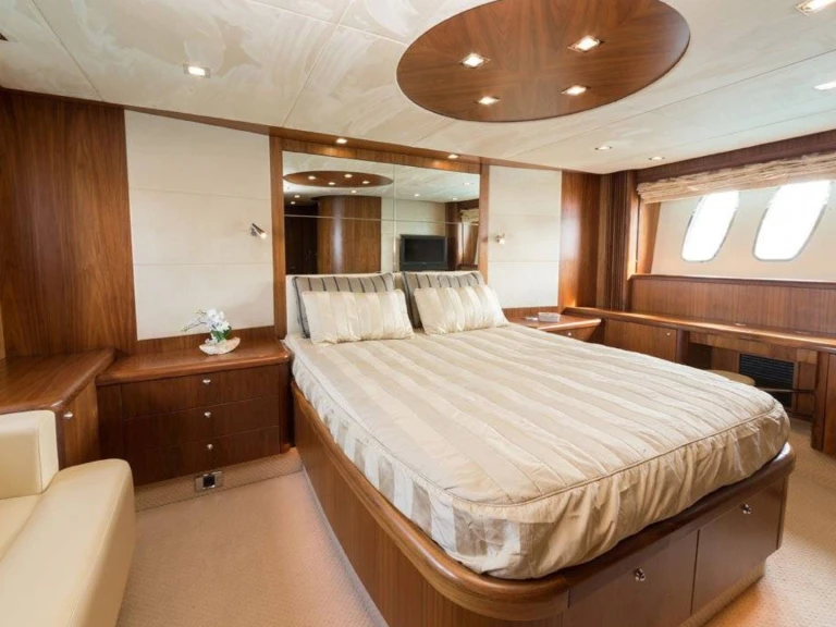 Sunseeker Predator 72 in Golfe-Juan on SamBoat
